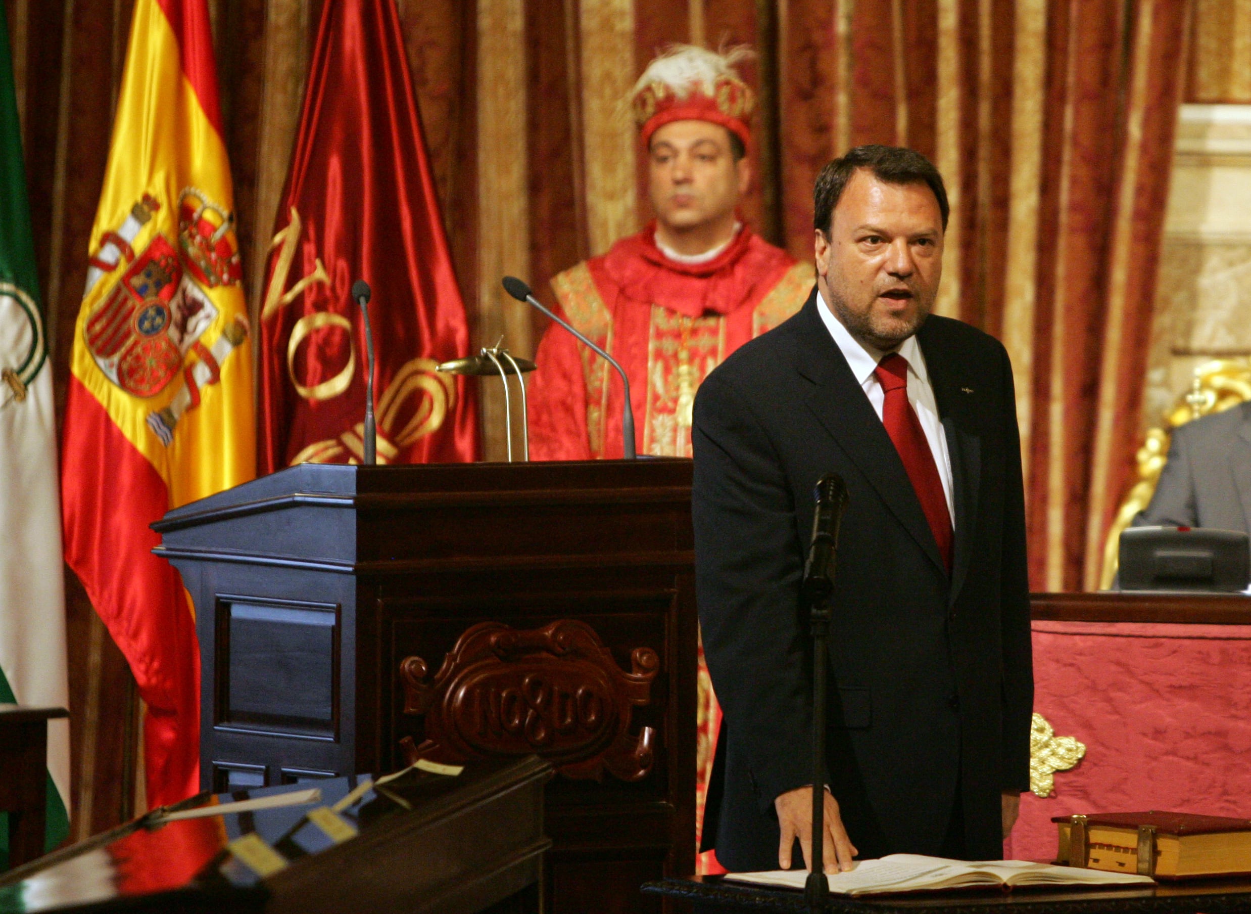 Alfredo Sánchez Monteseirín, durante su toma de posesión como alcalde de Sevilla, en 2007.