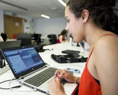 Nagua Alba, coordinadora de redes de Podemos, en la sede de la formación en Madrid.