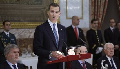 El rey Felipe, en la antesala de la ceremonia de entrega del Premio Cervantes, este viernes.