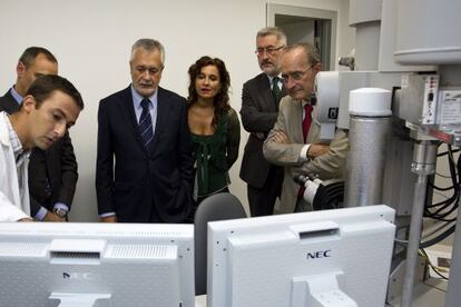 Griñán en la inauguración del primer centro español en nanotecnología aplicada a la salud (nanomedicina), en Málaga.