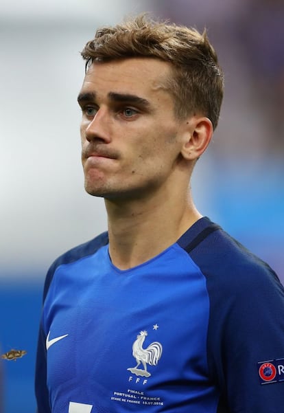 Decepción de Antoine Griezmann después de que la selección francesa perdiera el partido frente a Portugal en el minuto 109 de partido