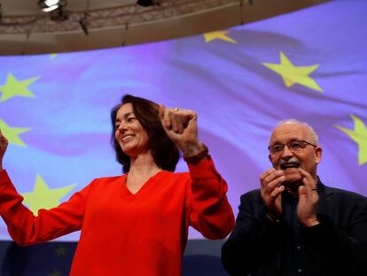 Los candidatos de la socialdemocracia alemana para las elecciones europeas, Katarina Barley y Udo Bullmann, durante el cónclave para aprobar el programa electoral el sábado en Berlín. 