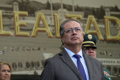 Gustavo Petro durante un evento con militares el 31 de mayo de 2024, en Bogotá, Colombia.