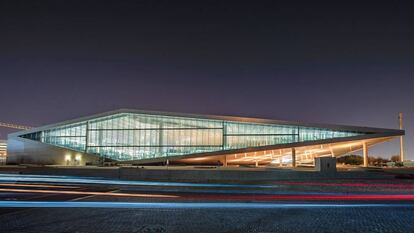 Vista exterior de la biblioteca de Doha.