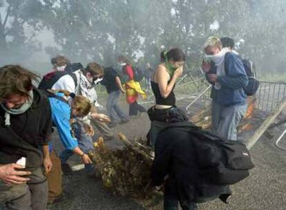 Manifestación antiglobalización en Saint Cergues, sureste de Francia, durante una reunión del G-8 en 2003.