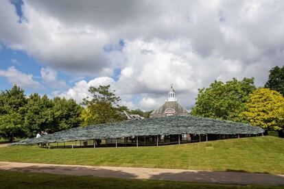 Pabellón de verano de la Serpentine Gallery de Londres, diseñado por el arquitecto japonés Junya Ishigami.