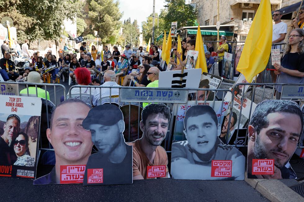 Concentración ante la residencia del primer ministro israelí, Benjamín Netanyahu, para pedir la liberación de los rehenes retenidos en Gaza, este martes en Jerusalén.