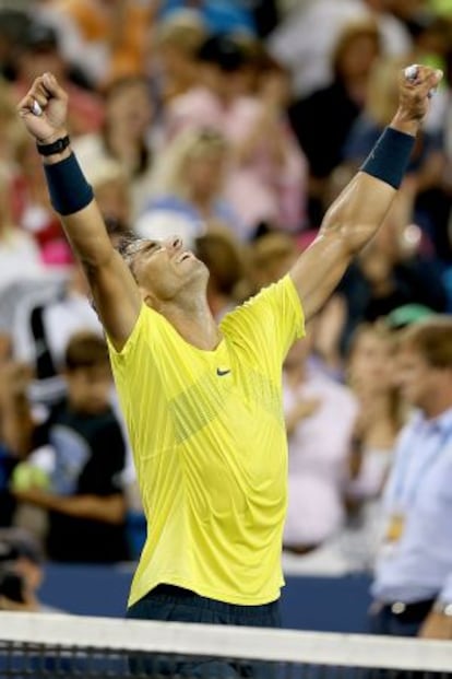 Nadal celebra la victoria ante Federer