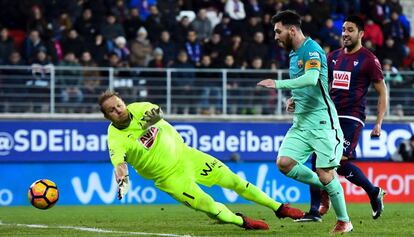 Messi fa el segon gol del Barça.