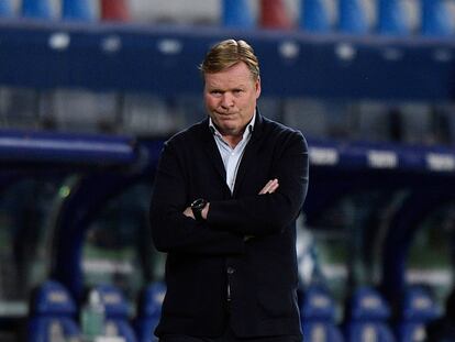 Ronald Koeman durante el último partido del Barcelona ante el Levante este martes en el Ciutat de València.