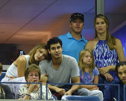 NEW YORK, NY - SEPTEMBER 06: (L-R) Katharine McPhee, Elyes Gable, Bode Miller and Morgan Beck Miller attend day 7 of the 2015 US Open at USTA Billie Jean King National Tennis Center on September 6, 2015 in New York City. (Photo by Uri Schanker/GC Images)