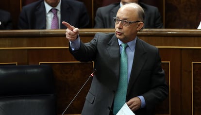 El ministro de Hacienda, Cristóbal Montoro, en el Congreso.
