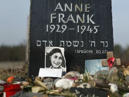 Monumento a Ana y Margot Frank en Bergen-Belsen.