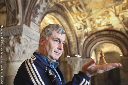 Vasili Ivanchuk, en el Panteón de los Reyes de la basílica de San Isidoro, de León