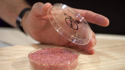 Esta carne se cultiva en un laboratorio a partir de células madre de vaca.