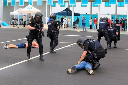 Agentes de la Policía Nacional durante un ejercicio antiterrorista celebrado el pasado 25 de mayo en Alicante.
