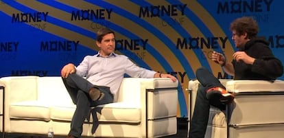 El consejero delegado de BBVA, Carlos Torres (a la izquierda), en la apertura de las jornadas MoneyConf.