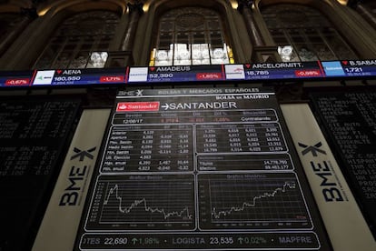 Los paneles informativos de la Bolsa de Madrid