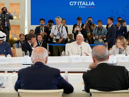 El Papa interviene en una sesión del G-7 este viernes, en Borgo Egnazia (Italia).