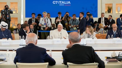 El Papa interviene en una sesión del G-7 este viernes, en Borgo Egnazia (Italia).