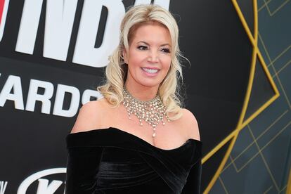 Jeanie Buss ha hecho historia en el deporte internacional a los 59 años.