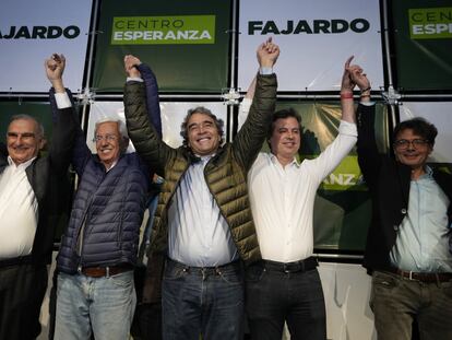 Integrantes de la Coalición Centro Esperanza durante un acto de campaña en Bogotá, el 13 de marzo de 2022.