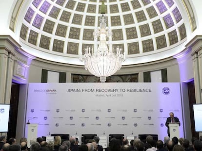 El gobernador del Banco de España, Luis María Linde, inaugura la conferencia conjunta con el Fondo Monetario Internacional (FMI) "España: de la recuperación a la resiliencia"