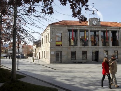 El Ayuntamiento de Robledo de Chavela. 