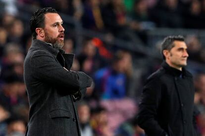 Sergio González entrenador del R. Valladolid y Ernesto Valverde del Barça.