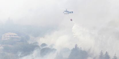 Labores de extinci&oacute;n del incendio de Robledo de Chavela.