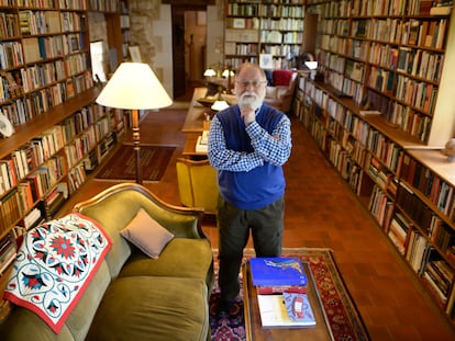 El escritor argentino Alberto Manguel el 29 de abril de 2013 en Mondion, Francia, donde tuvo instalada su biblioteca.