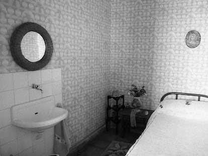 Foto del dormitorio individual de la prisión de mujeres de la Trinidad.