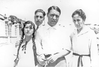 Rosa, Pere, Josep Pla i Maria Casadevall al Canadell el 1922.