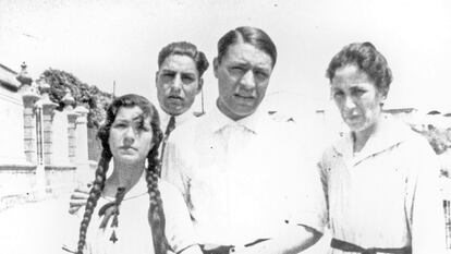 Rosa, Pere, Josep Pla i Maria Casadevall al Canadell el 1922.