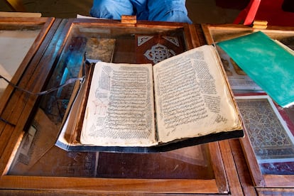 En las bibliotecas privadas de Chinguetti aún se pueden ver algunos de los antiguos manuscritos.