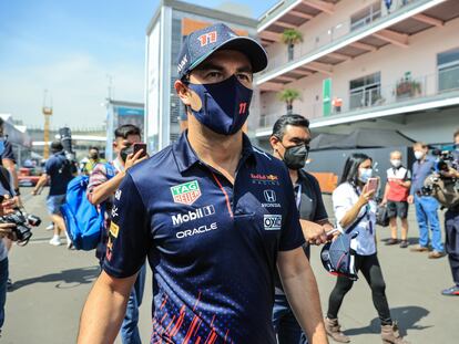 El piloto mexicano Checo Pérez, en el autódromo Hermanos Rodríguez, este jueves.