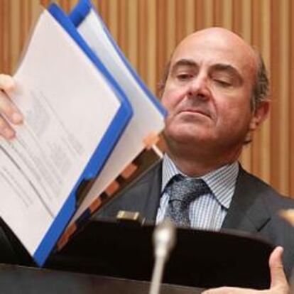 Guindos se compromete a aportar todo el capital que requiera Bankia