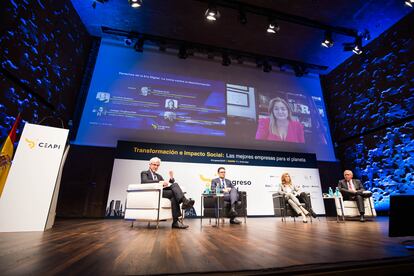 Desde la izquierda, Enrique Goñi, Joseph Oughourlian, Laura Urquizu e Íñigo Ucín.