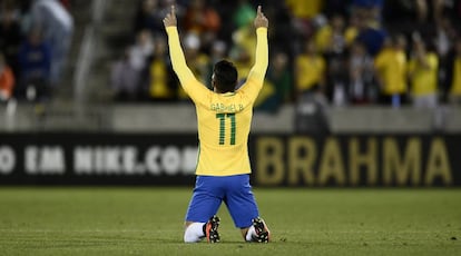 Gabriel celebra gol nom amistoso contra o Panamá.