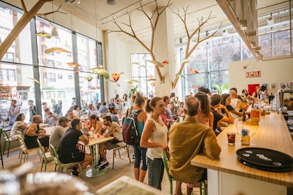 Panorámica de la cantina del rocódromo Sputnik Legazpi, en el distrito de Arganzuela (Madrid).