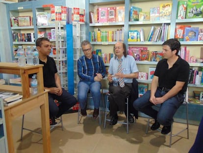 La librería más popular de El Ejido ha cerrado sus puertas ante la bajada de ventas y el auge de los libros electrónicos y la piratería. Desde que abriera sus puertas en el año 2002 ha recibido muchos galardones, como la Mejor Librería Cultural que concede el Ministerio de Cultura en 2007, o el Mejor Pequeño Comercio del Ministerio de Industria en 2009, entre otros.