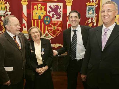 María Teresa Castells recibe la Medalla de Oro al Mérito en el Trabajo