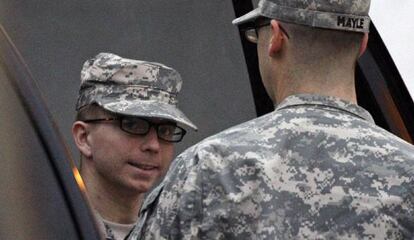 El soldado estadounidense, a las puertas del tribunal.