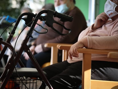 Varios mayores en una residencia de ancianos de Toledo, el pasado 21 de enero.