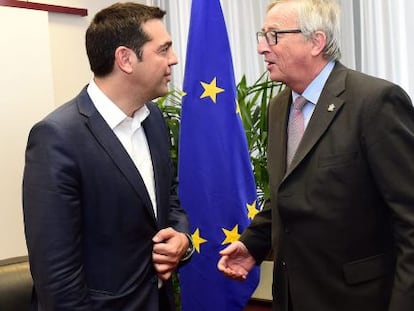 El primer ministro griego, Alexis Tsipras (izda), y el presidente de la Comisi&oacute;n Europea, Jean-Claude Juncker, la pasada semana.