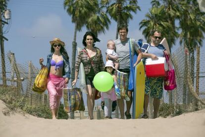 Amanda Peet, Melissa Lynskey, Mark Duplass y Steve Zissis, en una imagen de la serie &#039;Togetherness&#039;.