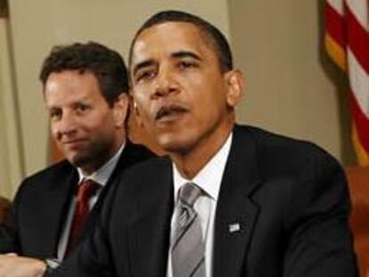 El secretario del Tesoro, Timothy Geithner, junto con el presidente de EE UU, Barack Obama, y el presidente de la Fed, Ben Bernanke