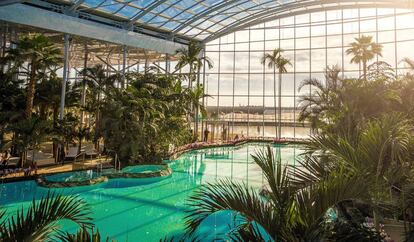 Una de las piscinas del centro termal Therme Bucuresti, al norte de Bucarest (Rumanía).