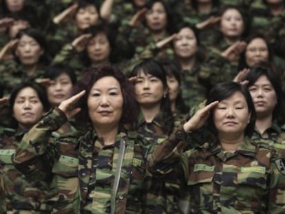 Unos 1.000 reservistas surcoreanos, reunidos este viernes en Seúl. 