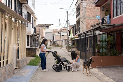 Mnica Hurtado pasea con sus hijos, Sebastin y Stefania, en Popayn.